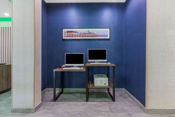 Conference Area - La Quinta Inn & Suites Galveston