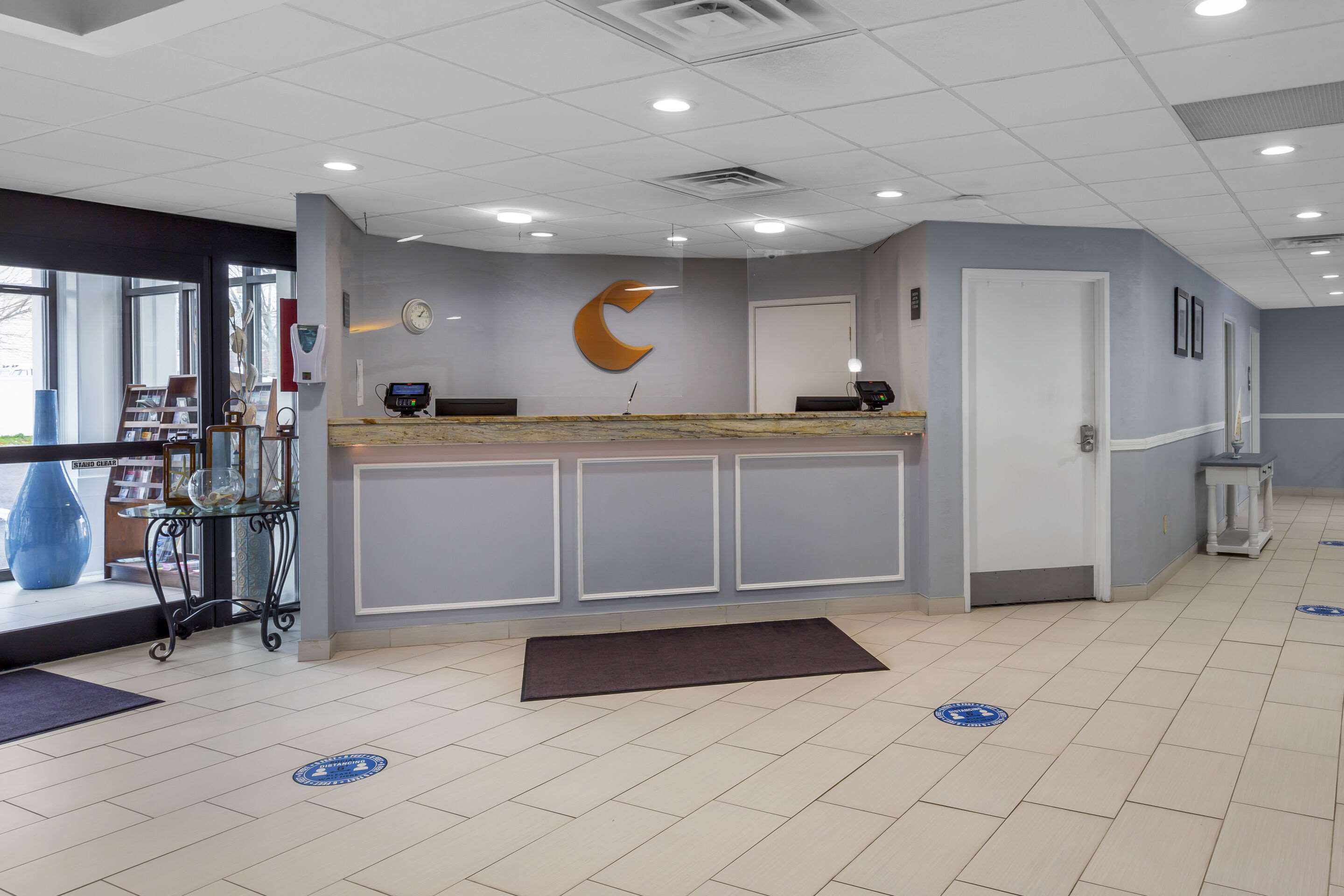 Hotel lobby | Comfort Inn Hyannis - Cape Cod