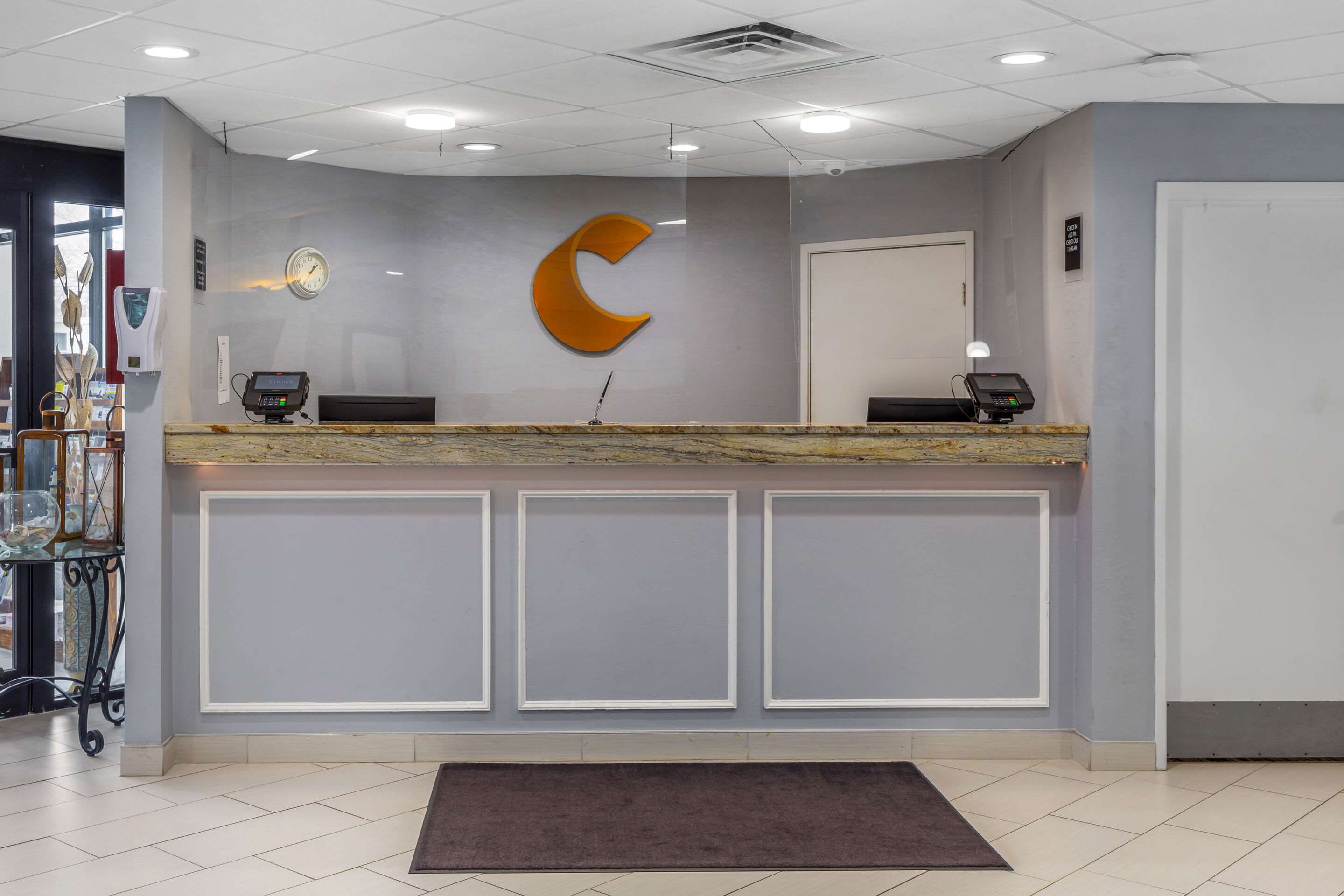 Front desk with friendly staff | Comfort Inn Hyannis - Cape Cod