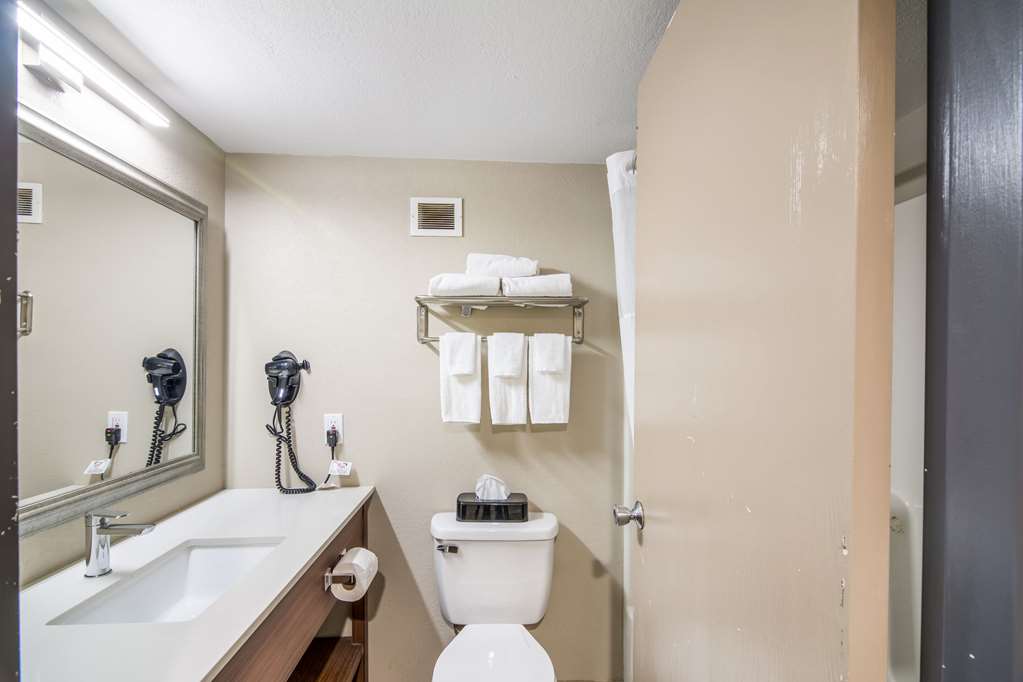 QUALITY INN ROCHESTER-guestroom-Guest Room,Suite,On-Site.jpg