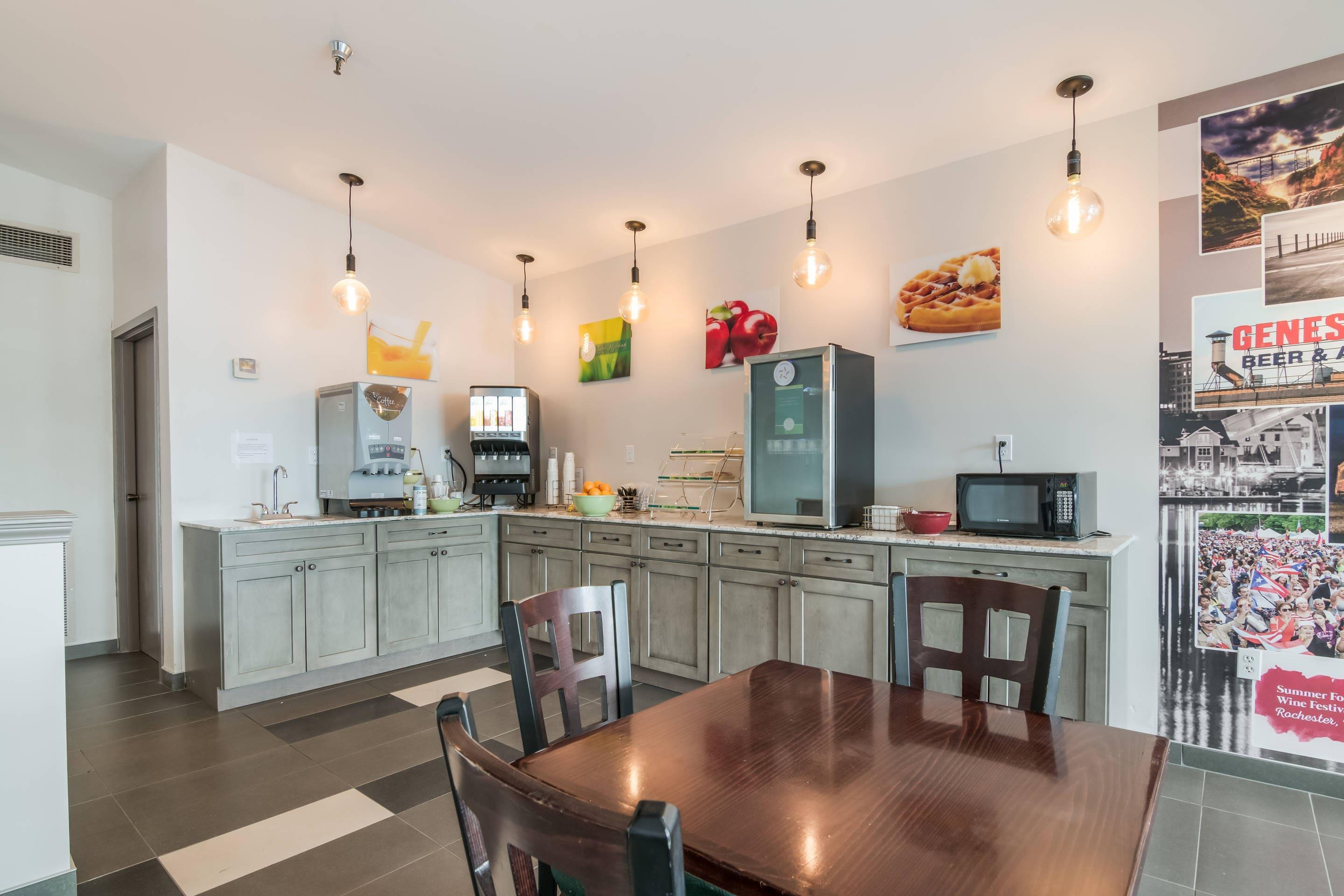 Breakfast area | Quality Inn