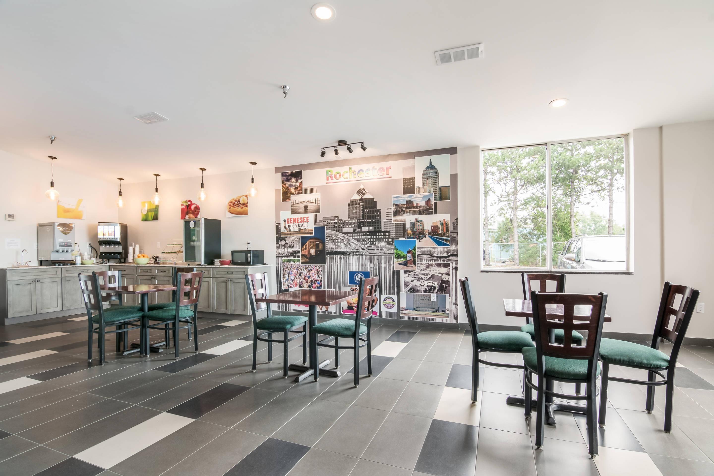Breakfast area | Quality Inn