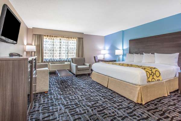 Suite - Baymont Inn & Suites Joliet - I-80, Exit 130