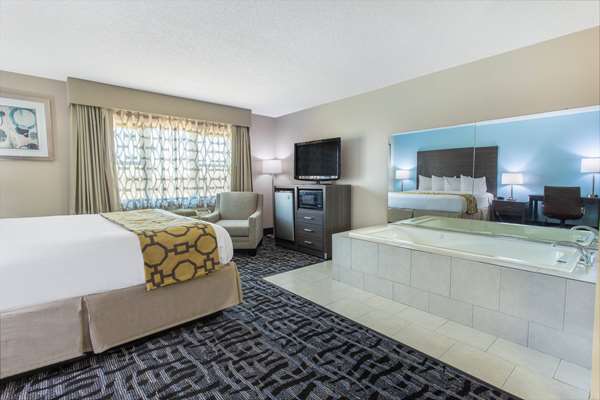 Suite - Baymont Inn & Suites Joliet - I-80, Exit 130