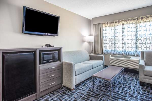 Suite - Baymont Inn & Suites Joliet - I-80, Exit 130