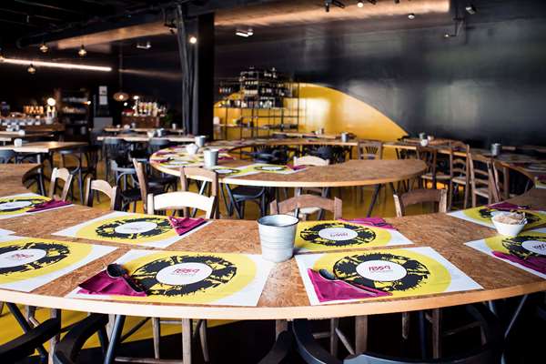 Dining,Dining Area,Restaurant,On-Site
