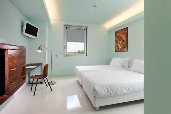 2 Single Beds, Non-Smoking, Standard Room, Shower