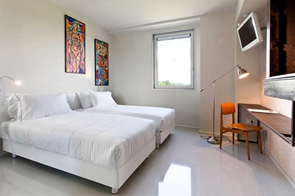 2 Single Beds, Non-Smoking, Standard Room, Shower