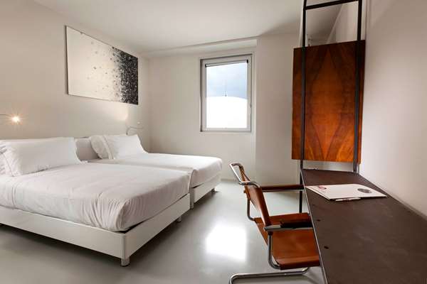 2 Single Beds, Non-Smoking, Standard Room, Shower