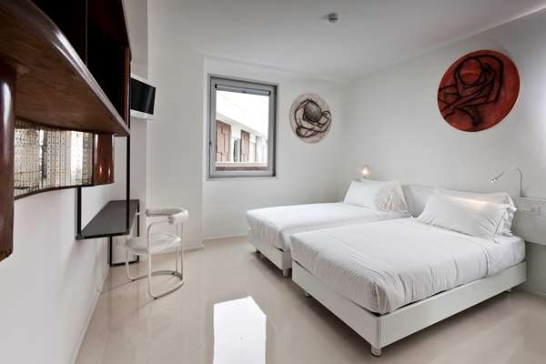 2 Single Beds, Non-Smoking, Standard Room, Shower