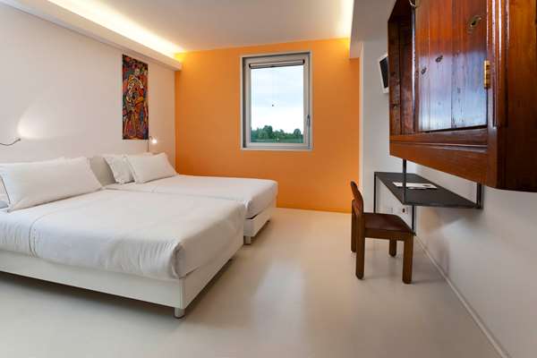 2 Single Beds, Non-Smoking, Standard Room, Shower