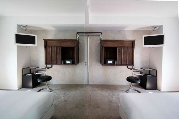 1 King 2 Single Beds, Non-Smoking, Family Room, Connecting Rooms, 2 Bathrooms, Shower, Convertible Into Two Twin Beds