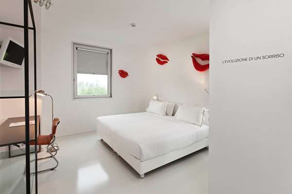 1 King Bed, Non-Smoking, Superior Room, Free Minibar, Bathrobe And Slippers