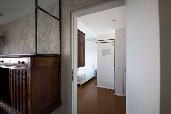 1 King 2 Single Beds, Non-Smoking, Family Room, Connecting Rooms, 2 Bathrooms, Shower, Convertible Into Two Twin Beds