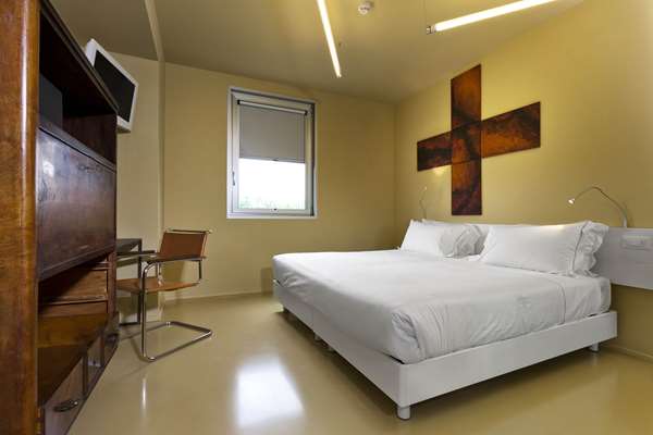 1 King Bed, Non-Smoking, Standard Room, Shower