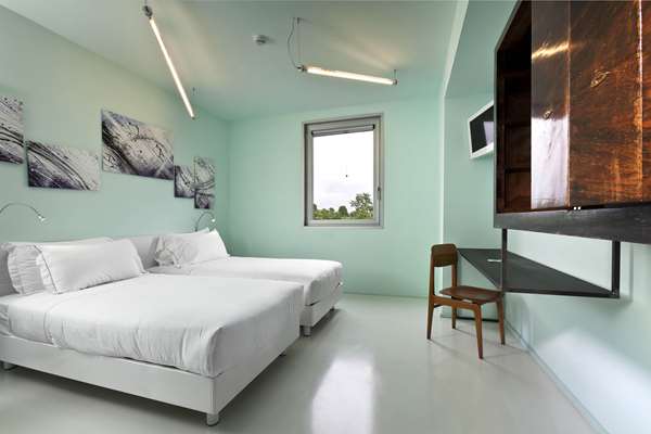 1 King Bed, Non-Smoking, Standard Room, Shower