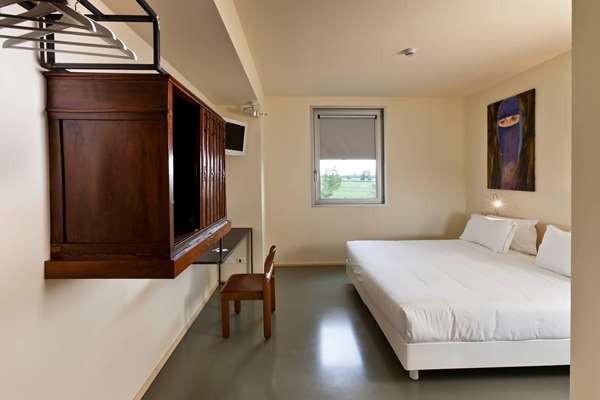 1 King Bed, Non-Smoking, Standard Room, Shower