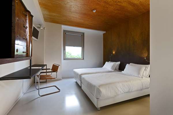 1 King Bed, Non-Smoking, Standard Room, Shower