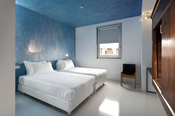 1 King Bed, Non-Smoking, Standard Room, Shower