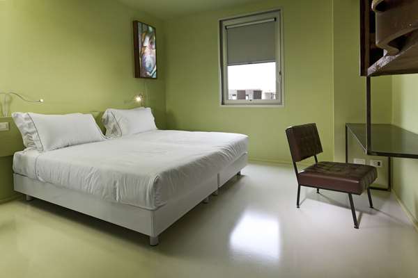 1 King Bed, Non-Smoking, Standard Room, Shower