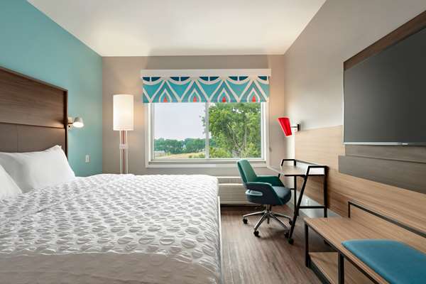  - Tru by Hilton Hotel Easton