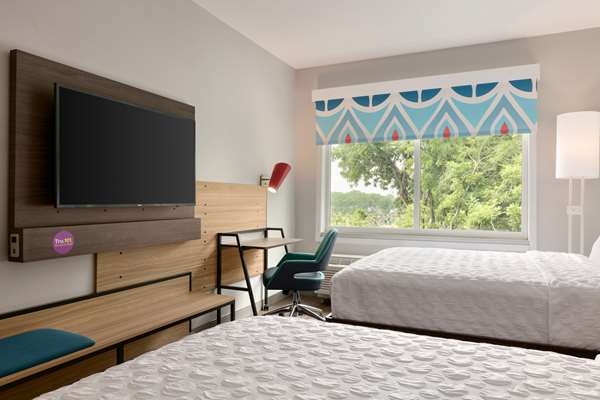  - Tru by Hilton Hotel Easton