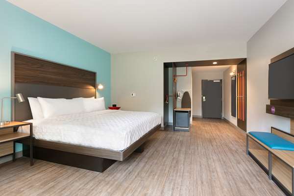  - Tru by Hilton Hotel Easton