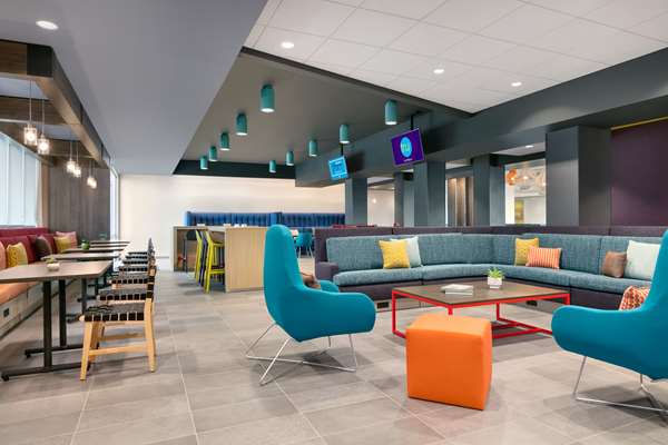  - Tru by Hilton Hotel Easton