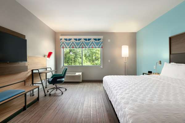  - Tru by Hilton Hotel Easton