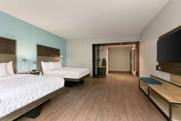  - Tru by Hilton Hotel Easton