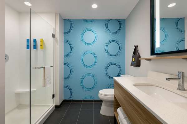  - Tru by Hilton Hotel Easton