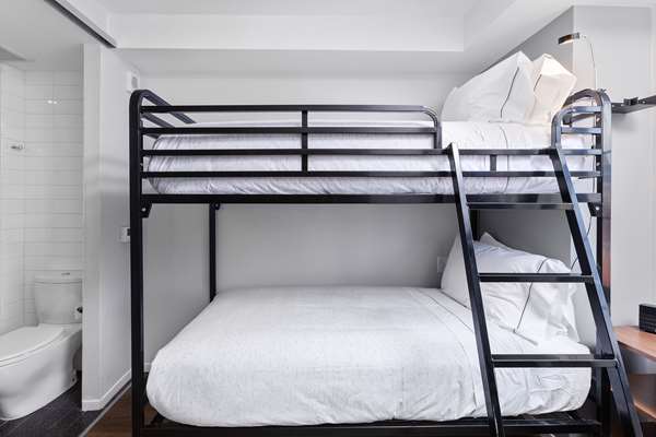  - Motto by Hilton Hotel DC