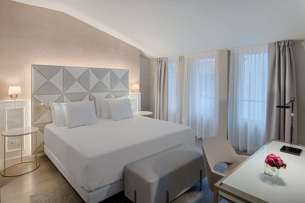 NH COLLECTION PALAZZO VERONA-guestroom-Guest Room,Suite,On-Site.jpg