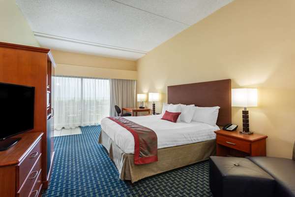  - Ramada Plaza Hotel Virginia Beach