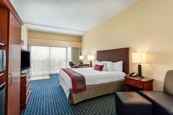  - Ramada Plaza Hotel Virginia Beach