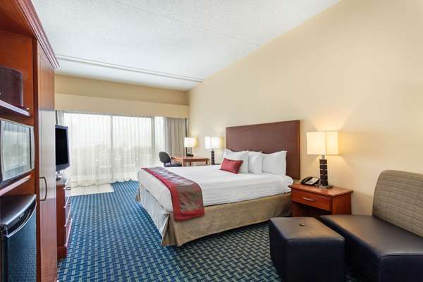  - Ramada Plaza Hotel Virginia Beach