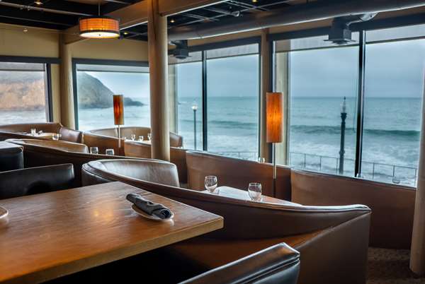 Restaurant - Pacifica Lighthouse Hotel
