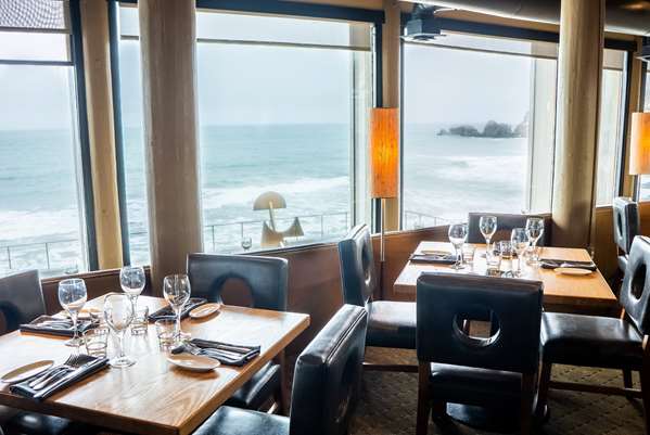 Restaurant - Pacifica Lighthouse Hotel