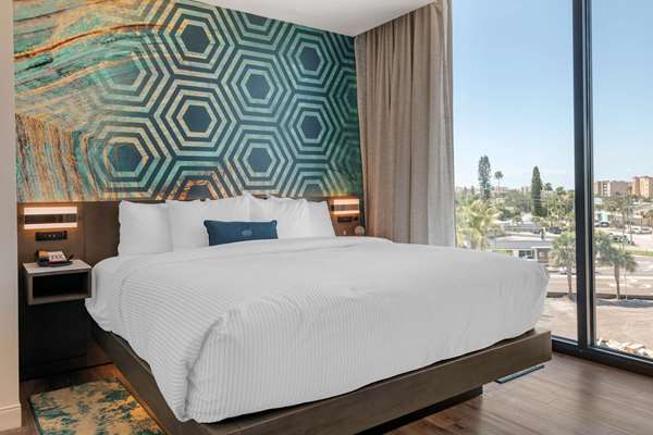 Suite - Cambria Hotel Madeira Beach