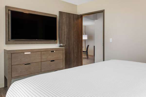 Suite - Cambria Hotel Madeira Beach