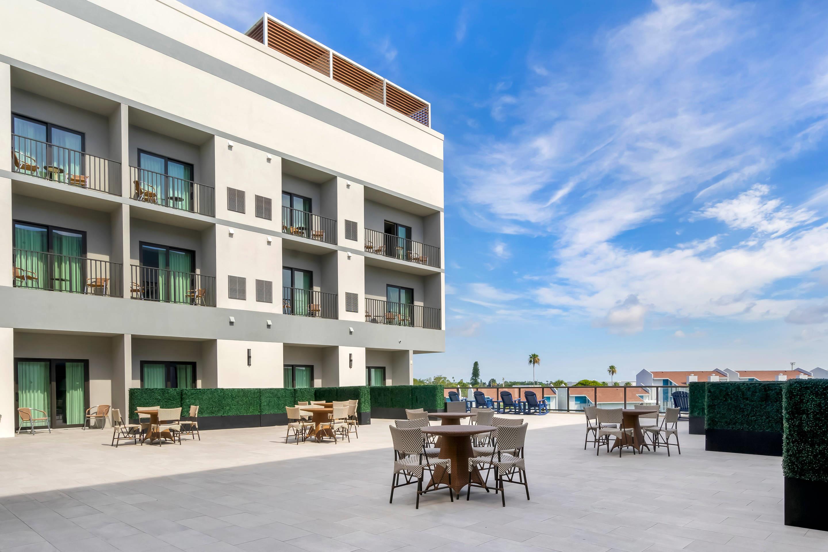 Hotel patio | Cambria Hotel St Petersburg-Madeira Beach Marina