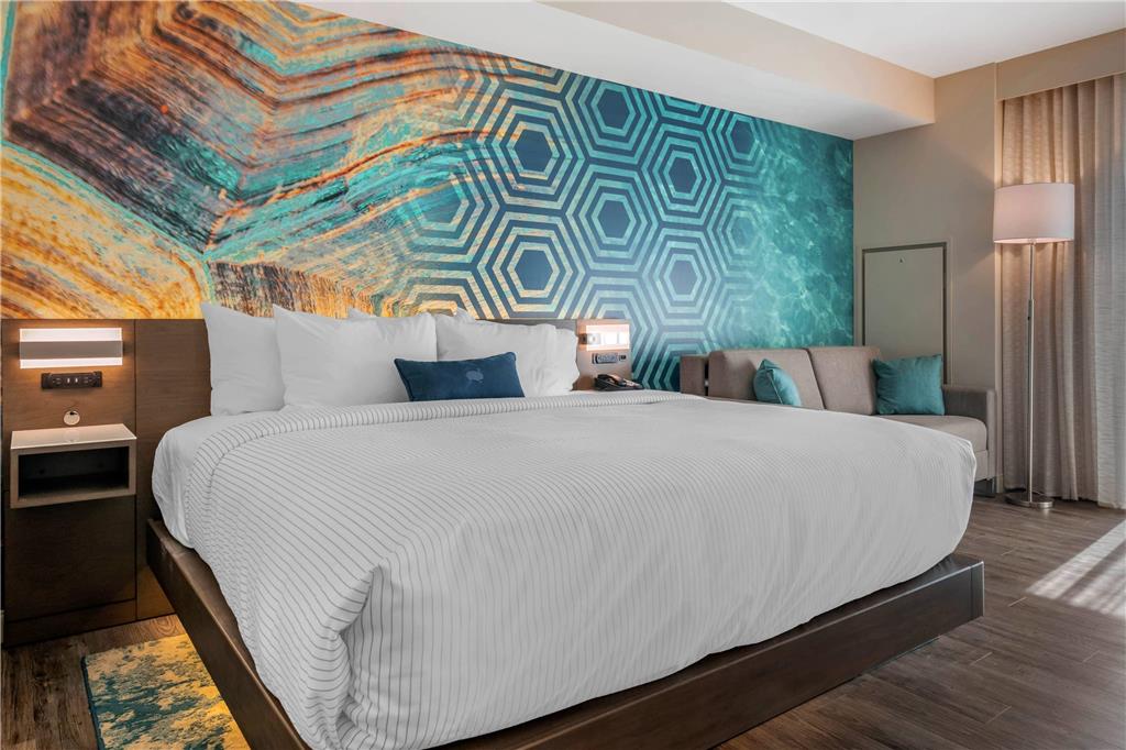 CAMBRIA HOTEL ST PETERSBURG-MADEIRA-guestroom-Guest Room,On-Site.jpg