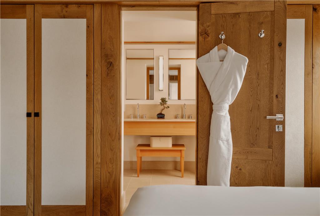 Guest photo