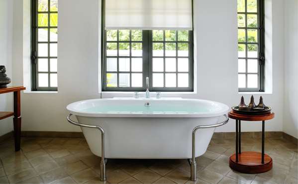 Guest Room,Bathroom,Tub,Suite,On-Site