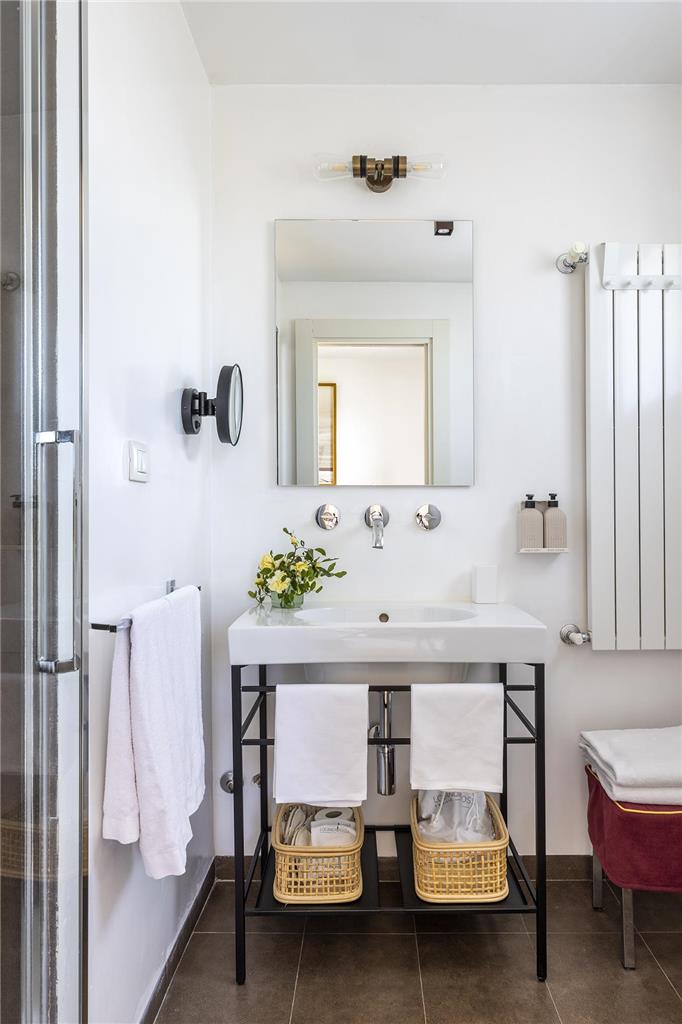 Locanda Rossa-guestroom-Guest Room,Bathroom,On-Site.jpg
