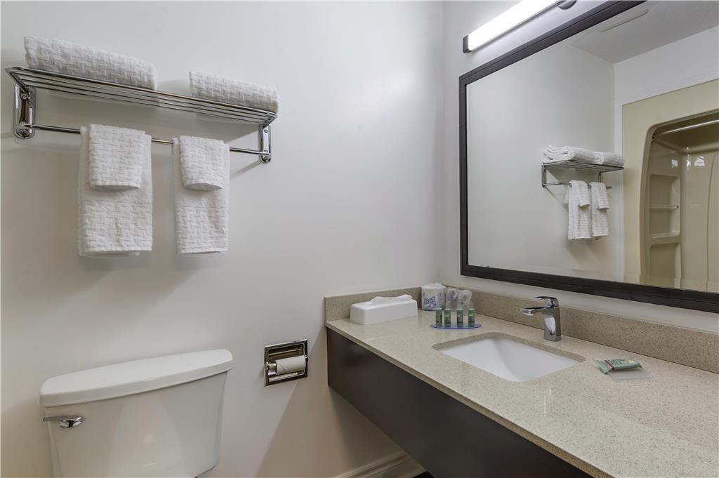 SureStay by Best Western Kemptville-guestroom-Guest Room,Bathroom,On-Site.jpg