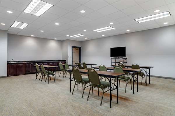  - Comfort Inn & Suites Calhoun - I-75, Exit 312