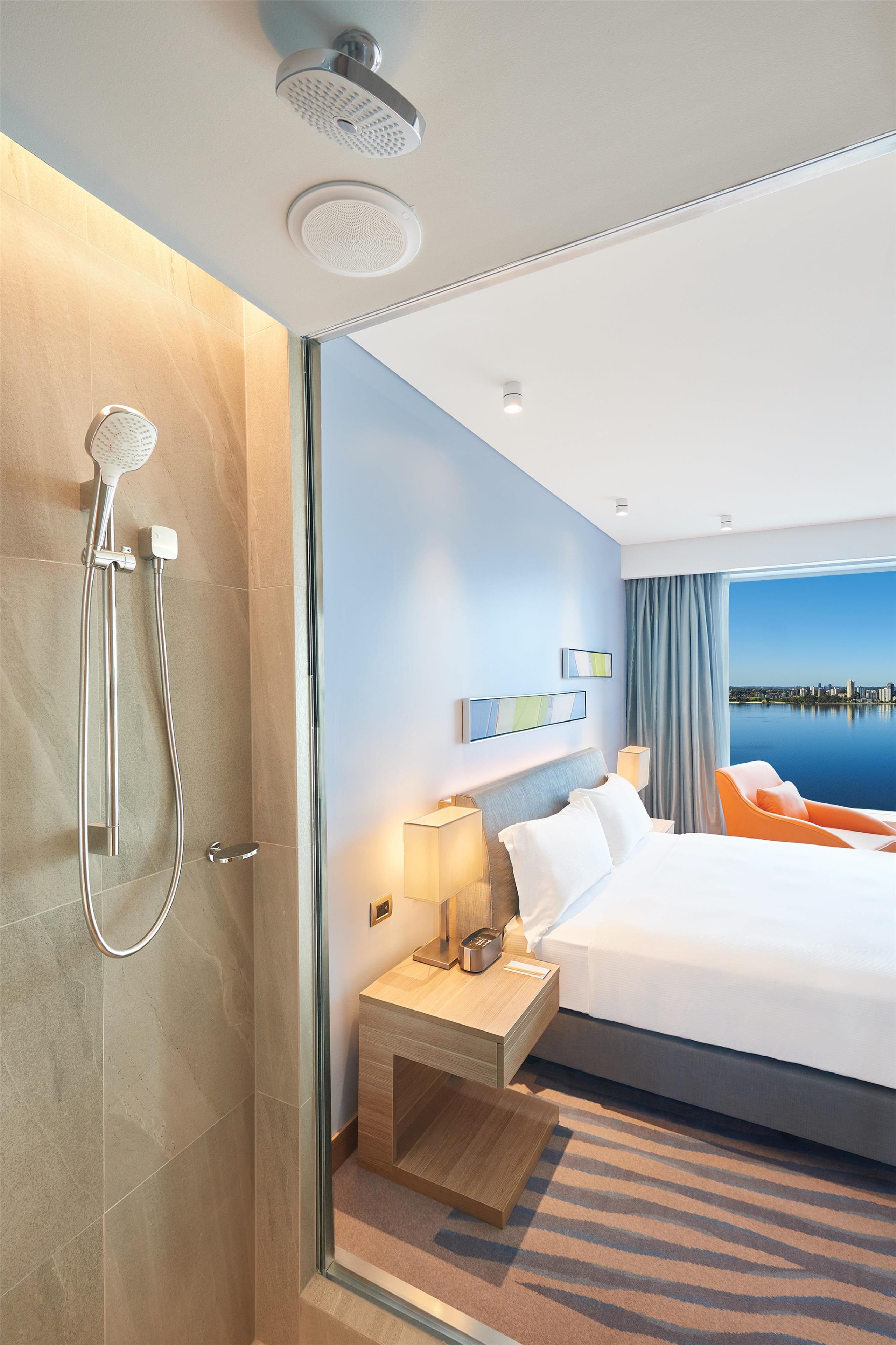 DoubleTree by Hilton Perth Waterfront Room Type - KING GSTR PANORAMIC RVRVW
