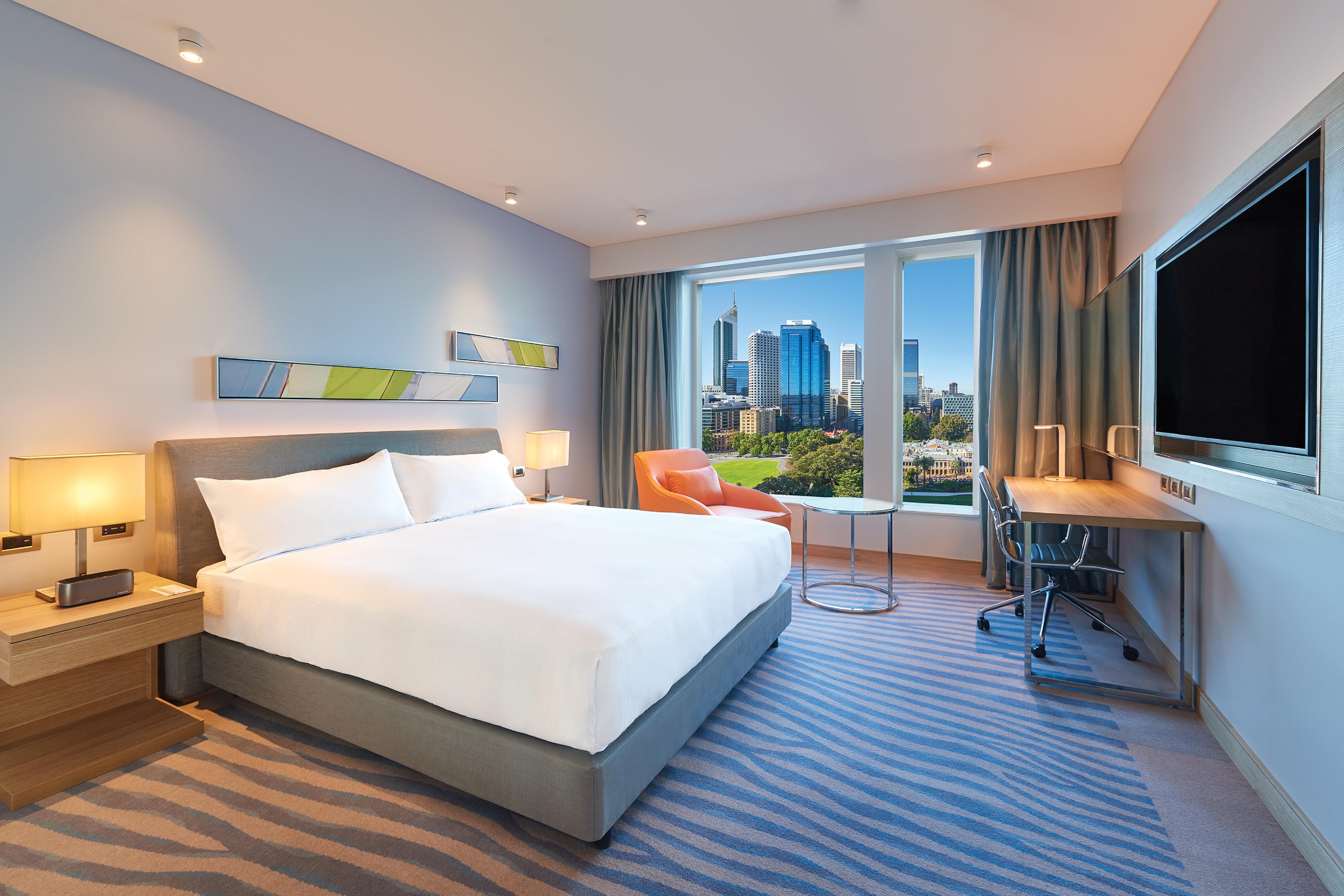 DoubleTree by Hilton Perth Waterfront Room Type - KING GSTR PANORAMIC CITYVW