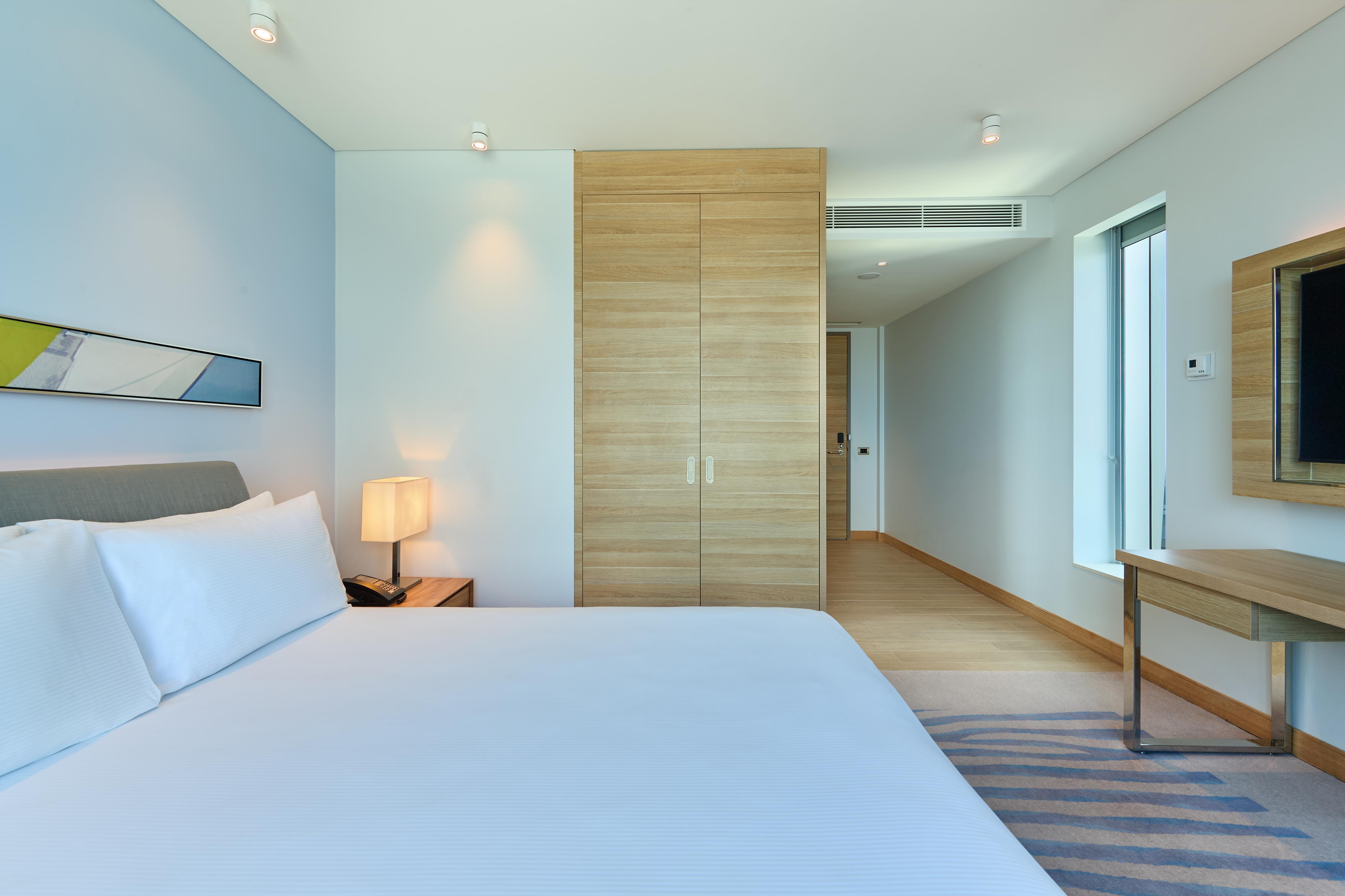 DoubleTree by Hilton Perth Waterfront - Tap to explore photos